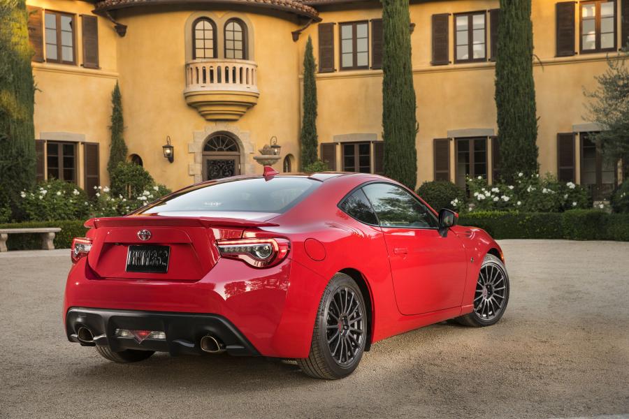  Toyota GT 86 2016 года  (US) (фото 16 из 30)